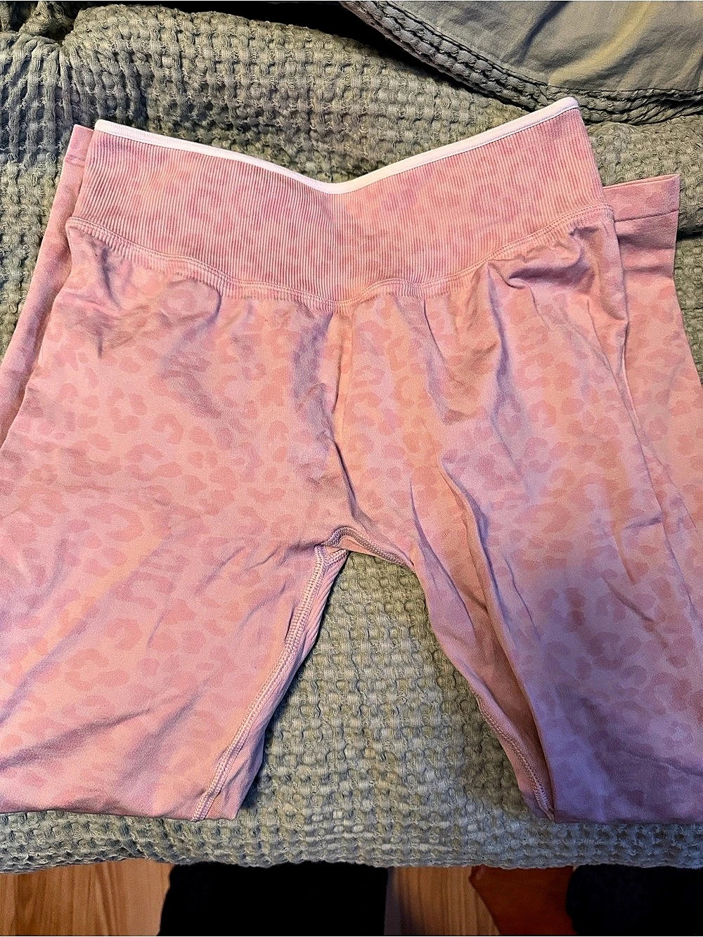 Teveo Contrastline Sculpt Scrunch Leggings Pink & Purple